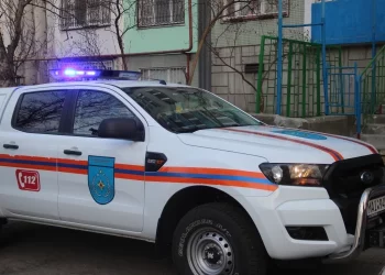 O angajată al IGSU, prinsă beată la volanul automobilului de serviciu. Aceasta s-ar fi eliberat din funcție, imediat după caz | VIDEO