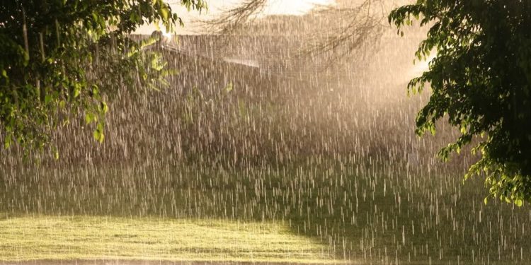 Sfârșit de săptămână cu ploi și maxime de +27 grade: Ce vreme ne așteaptă în zilele următoare