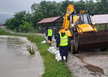 Inundațiile au făcut prăpăd în România. Puhoaiele au distrus sute de gospodării și automobile