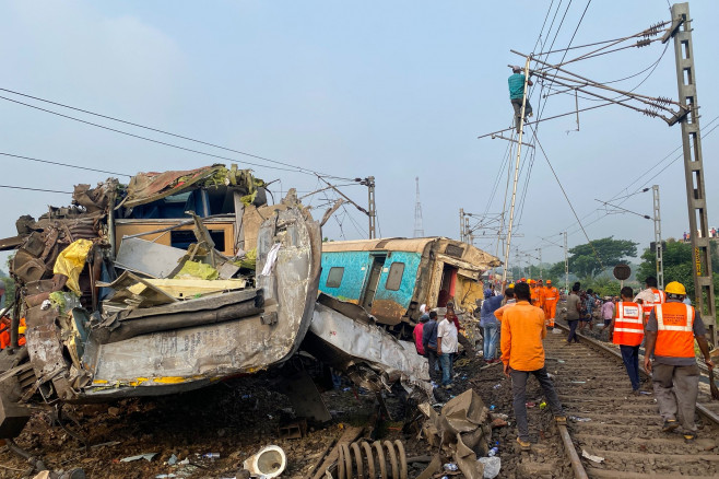 Tragedia secolului în India. Aproape 300 de morți și 900 de răniți după accidentul de tren. „Unul și-a pierdut mâna, altul era mutilat” | FOTO