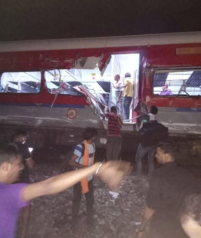 Tragedia secolului în India. Aproape 300 de morți și 900 de răniți după accidentul de tren. „Unul și-a pierdut mâna, altul era mutilat” | FOTO