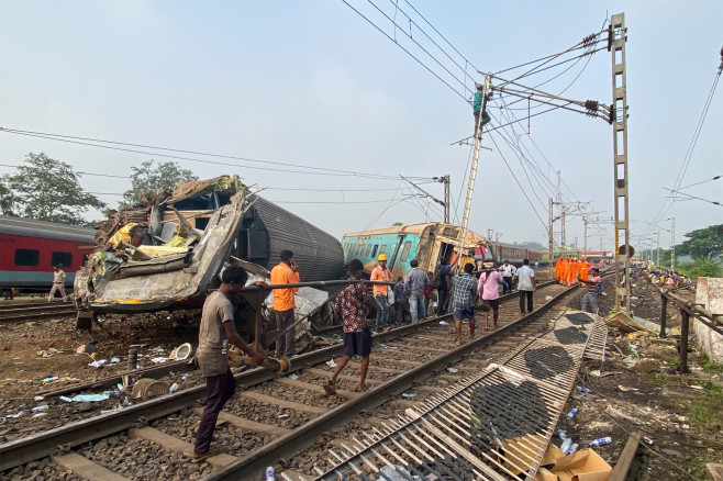 Tragedia secolului în India. Aproape 300 de morți și 900 de răniți după accidentul de tren. „Unul și-a pierdut mâna, altul era mutilat” | FOTO