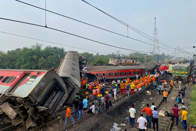 Tragedia secolului în India. Aproape 300 de morți și 900 de răniți după accidentul de tren. „Unul și-a pierdut mâna, altul era mutilat” | FOTO