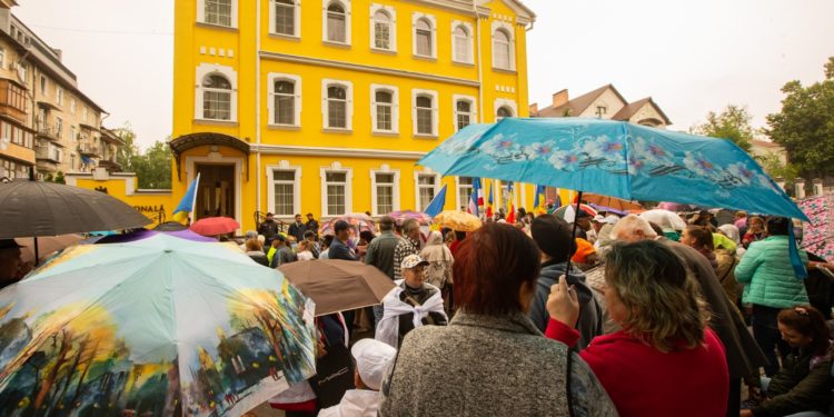Membri și simpatizanți ai Partidului politic ”ȘOR” au protestat în fața sediului CC. Manifestația nu s-a încheiat fără incidente | VIDEO