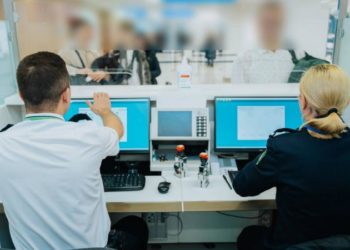 Doi frați din Nisporeni au ratat avionul spre Paris, după ce au fost prinși cu acte false