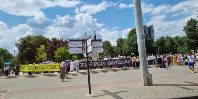 „Stop propagării homosexualității”. Protest împotriva LGBT în centrul capitalei | FOTO