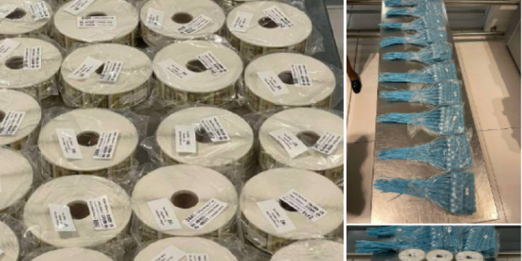 Un lot comercial de sigilii din plastic și timbre de acciz, depistate în valiza unui bărbat la Aeroport: Marfa, ridicată