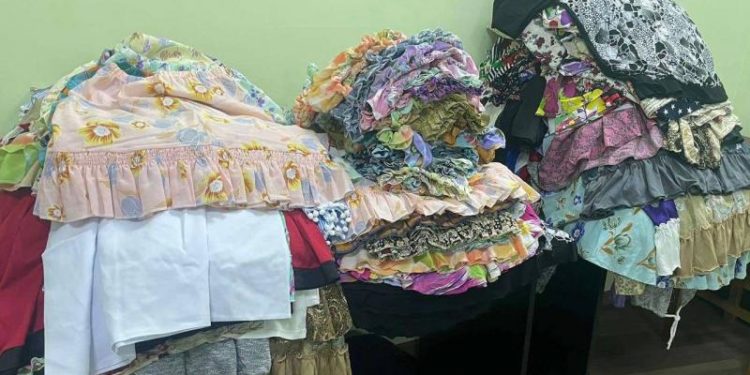 Le-a cumpărat, dar nu le-a declarat: Un moldovean a rămas fără un lot de haine și riscă o amendă