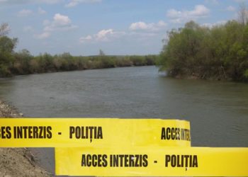 „Noi ți l-am scos din Prut, caută mașină și du-l la morgă”: O familie de la Edineț, lăsată în drum de polițiști cu cadavrul copilului. Ce explicație au oamenii legii