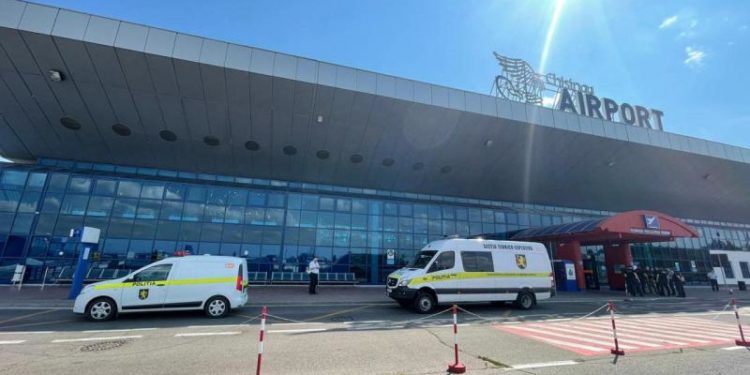Aeroportul își reia activitatea, după ce cursele au fost suspendate din cauza atacului armat: Se instituie un regim special