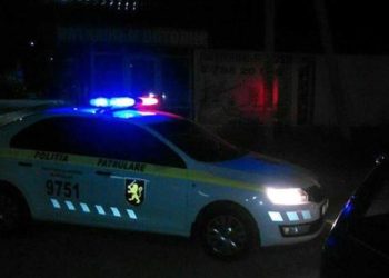 Un pasager băut a sărit la bătaie la polițiști, după ce au tras-o pe soția acestuia pe dreapta, la Ialoveni