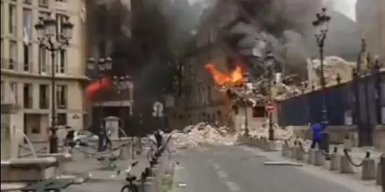 Explozie de gaz în centrul Parisului. Mai multe clădiri au fost afectate