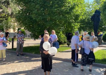 Flashmob împotriva abuzurilor guvernării PAS. În aer au fost lansate mii de baloane cu mesajul: “Take away Maia Sandu»