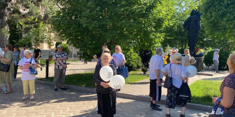 Flashmob împotriva abuzurilor guvernării PAS. În aer au fost lansate mii de baloane cu mesajul: “Take away Maia Sandu»