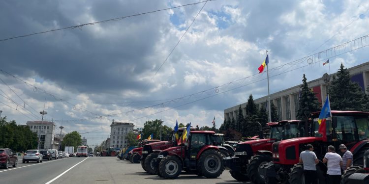 Фермеры остались недовольны переговорами с премьер-министром. Они требуют встречи с Санду