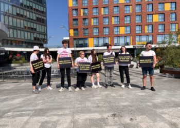 Protestele împotriva dictaturii instituite de Maia Sandu continuă. De data aceasta – în fața hotelurilor unde sunt cazați delegațiile europene și jurnaliști străini