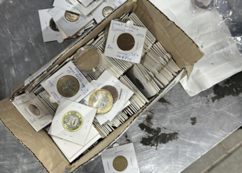 A ascuns 250 monede în valiză și intenționa să le introducă ilicit în Republica Moldova