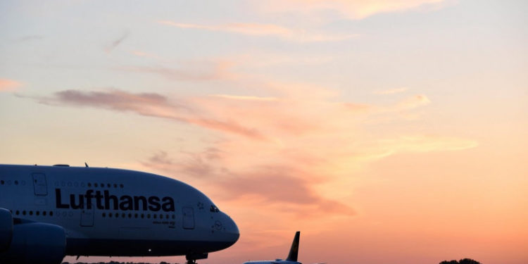 O tânără din Bulgaria s-a dezbrăcat complet înainte ca avionul în care se afla să decoleze. Zborul a întârziat trei ore