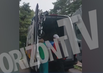 „S-a întâmplat o minune, copilul respiră singur! ”. Băiatul de 7 ani care a căzut în gol de la etajul patru este transportat la un spital din Chișinău | VIDEO