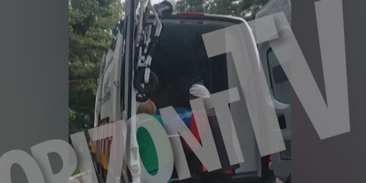 „S-a întâmplat o minune, copilul respiră singur! ”. Băiatul de 7 ani care a căzut în gol de la etajul patru este transportat la un spital din Chișinău | VIDEO