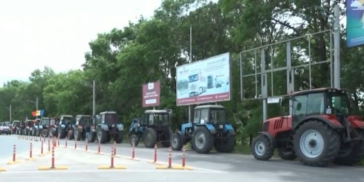 Protestele agricultorilor, suspendate până săptămâna viitoare: Totul depinde de rezultatul întrevederii cu Dorin Recean. Ce le-a promis premierul | VIDEO