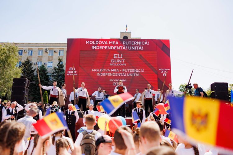 Илан Шор: Мы не прячемся в замках. Мы с детьми в самый важный день их жизни