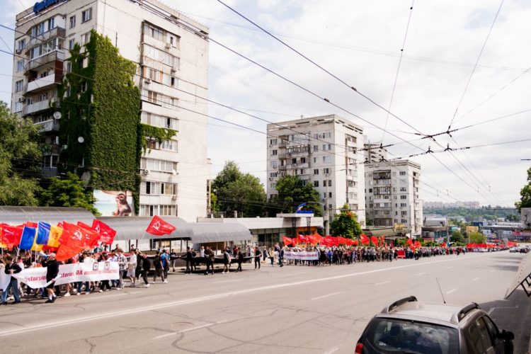 Руководство и сторонники партии «ШОР» вышли на улицы с требованием сохранения Дня Победы