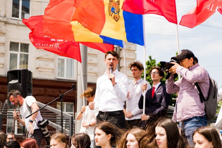 Руководство и сторонники партии «ШОР» вышли на улицы с требованием сохранения Дня Победы