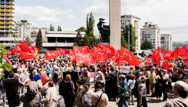 Руководство и сторонники партии «ШОР» вышли на улицы с требованием сохранения Дня Победы
