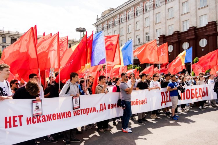 Руководство и сторонники партии «ШОР» вышли на улицы с требованием сохранения Дня Победы