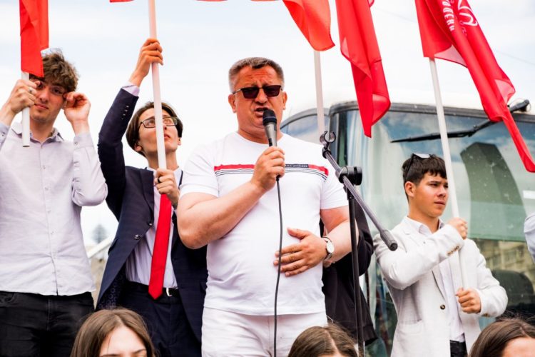 Руководство и сторонники партии «ШОР» вышли на улицы с требованием сохранения Дня Победы