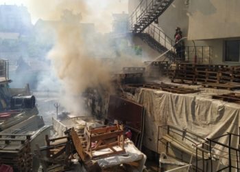 Pompierii, solicitați să intervină la lichidarea a două incendii care au izbucnit concomitent în sectorul Buiucani și Botanica