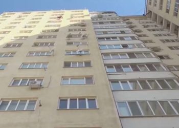 Un copil a căzut de la etajul 8 al unui bloc din Chișinău. Detaliile oferite de poliție