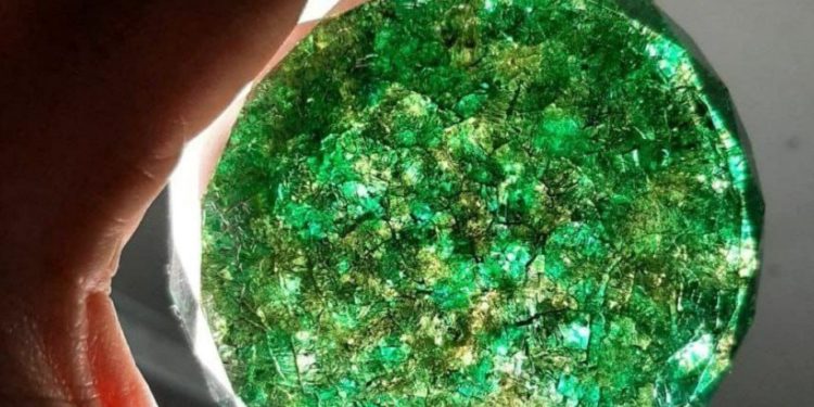Experții confirmă: Piatra prețioasă ridicată de la un membru al organizației „Patron” este una autentică | VIDEO