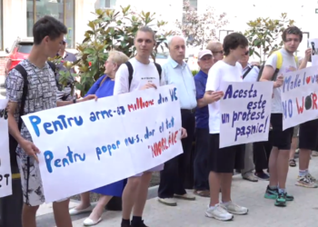 Reacția Guvernului la protestul organizat ieri de către Partidul ”Renaștere” în fața misiunii UE: Acțiunile întreprinse pe drumul de aderare, nu vizează în niciun caz acțiuni de înarmare | VIDEO