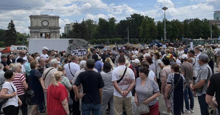 După protestele deținătorilor de patentă, statul a decis să le ofere un suport în valoare de până la 10 mii de lei. Cum ar putea intra în posesia acestuia | VIDEO