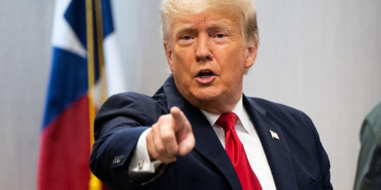 Fostul președinte al SUA, Donald Trump, a fost pus sub arest | FOTO