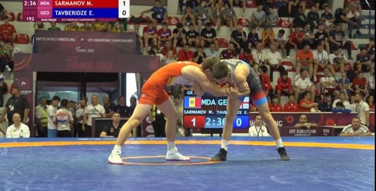Молдавский борец Максим Сарманов завоевал серебро на чемпионате Европы Under-17