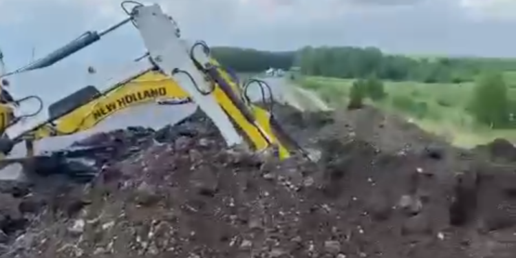 В Липецкой области, где находятся наемники ЧВК Вагнера, экскаваторы перекопали шоссе