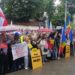 „Nu vom ceda”. Susținătorii Partidului „ȘOR” continuă protestul în fața Curții Constituționale, unde se decide soarta formațiunii politice | VIDEO