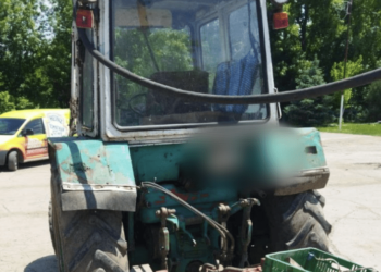 Tragedie la Ștefan Vodă. Un minor a murit, după ce s-a izbit cu bicicleta într-un tractor
