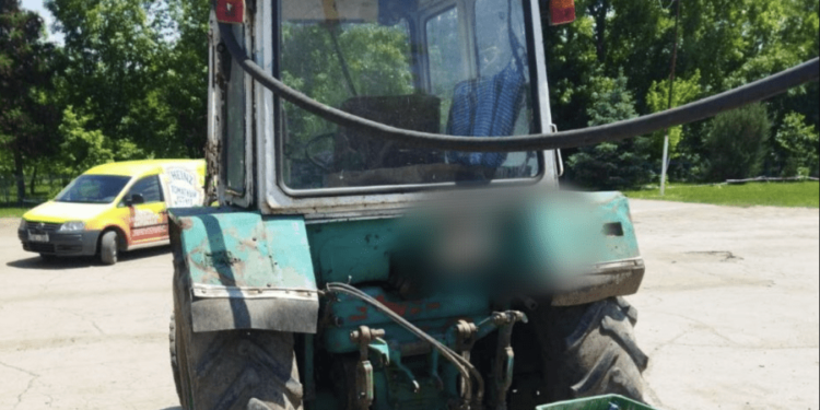 Tragedie la Ștefan Vodă. Un minor a murit, după ce s-a izbit cu bicicleta într-un tractor