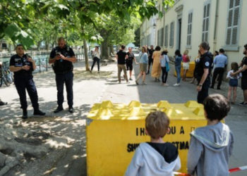 Cel puțin patru copii au fost înjunghiați într-un parc din Franța. Atacatorul a fost arestat