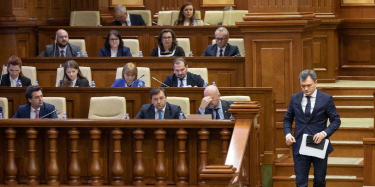 „Nu mai reprezintă interesele cetățenilor”. BCS va iniția o moțiune de cenzură împotriva Guvernului Recean. Cum comentează cei de la PAS | VIDEO