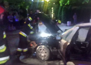 Ночью в Кишиневе загорелся автомобиль