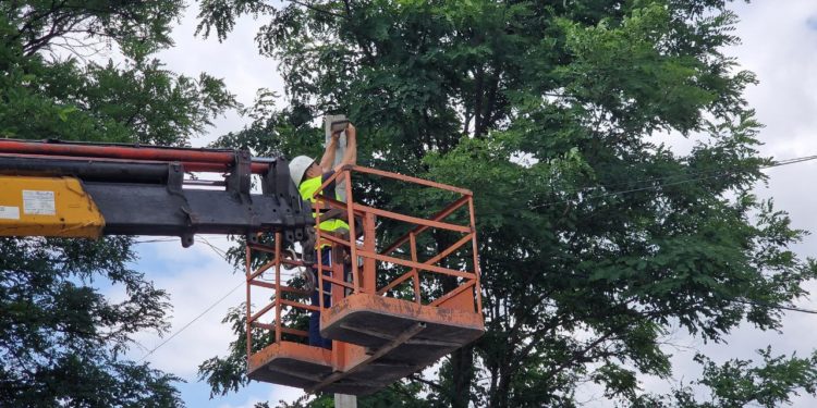 Реализация проектов по улучшению инфраструктуры продолжается: Благодаря усилиям команды Илана Шора в двух селах на севере страны появится современное уличное освещение | VIDEO