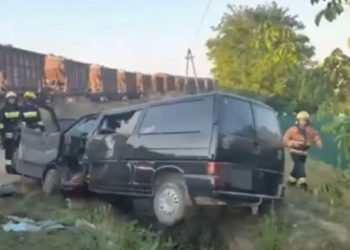 В Фалештах произошло ДТП с участием товарного поезда и микроавтобуса | VIDEO