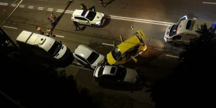 Два человека госпитализированы: ДТП с участием такси в столичном секторе Ботаника