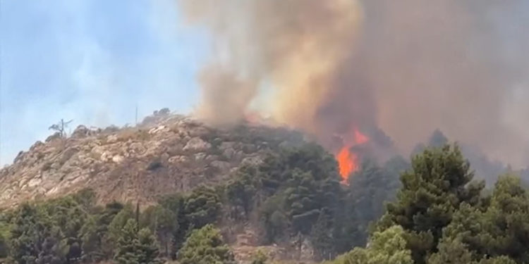 В Италии намерены объявить режим ЧС в связи с пожарами и ураганами