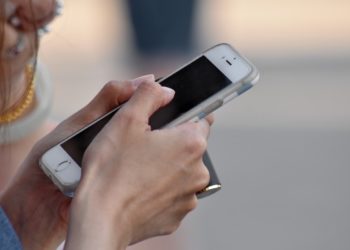 В Молдове осудят двоих молодых людей за вымогательство интимных фотографий у школьницы